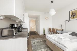 Ένα ή περισσότερα κρεβάτια σε δωμάτιο στο Kotimaailma Studio Apartments Pukkila +1 φωτογραφίες