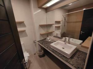 Koupelna v ubytování Crystal Suites Suvarnbhumi Airport