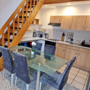 Η κουζίνα ή μικρή κουζίνα στο Maisonette-Suite Dörenkrug