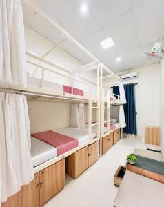 Postel nebo postele na pokoji v ubytování Amy 2 Hostel Hue