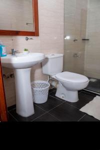 Φωτογραφία από το άλμπουμ του Essie Suite-Milimani Apartment Nakuru σε Νακούρου