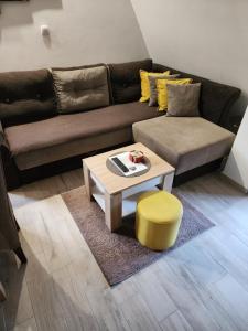 Istumisnurk majutusasutuses Apartman Planinski san Divčibare