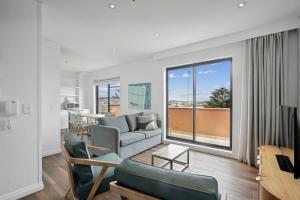 Μια τηλεόραση ή/και κέντρο ψυχαγωγίας στο Bondi 38 Serviced Apartments
