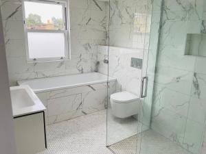 Ένα μπάνιο στο Cosy three bedroom Hither Green Victorian House +5 φωτογραφίες