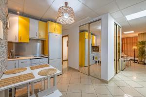 Kuchyňa alebo kuchynka v ubytovaní Apartamento El Dorado cerca del mar