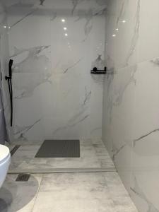 Ένα μπάνιο στο Endless blue suites 4 +9 φωτογραφίες