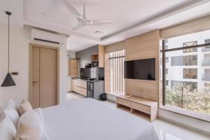 Postel nebo postele na pokoji v ubytování SKYLA Studios & Suites - Kondapur
