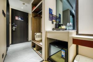 江岸星河酒店(凤凰古城虹桥店)電視和／或娛樂中心