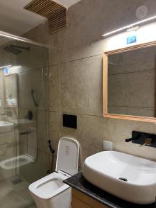 Heryk Hillview Hotel的一间浴室