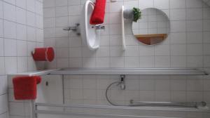 Ein Badezimmer in der Unterkunft Gästehaus Zur Linde