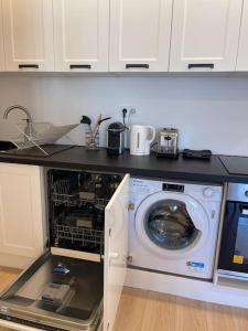 Η κουζίνα ή μικρή κουζίνα στο Appartement à 2 pas de la mer et Parking privé +6 φωτογραφίες