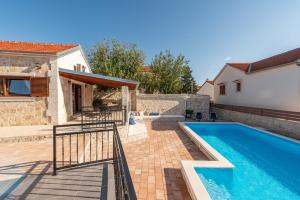 Πισίνα στο ή κοντά στο Villa Ika ZadarVillas