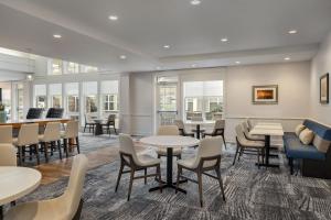 Et sittehjørne på Residence Inn by Marriott Long Island Islip/Courthouse Complex