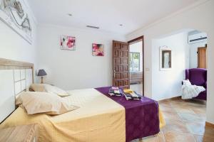 Ένα ή περισσότερα κρεβάτια σε δωμάτιο στο Villa Can Singala +20 φωτογραφίες