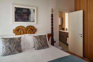 A bed or beds in a room at Palazzo Delle Pietre - Luxury Apartments