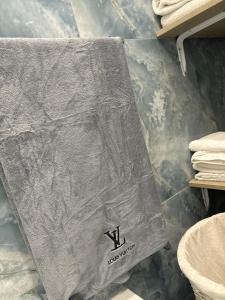 a towel on a shelf in a room with towels at Aurora House 2 in Naples +25 photos