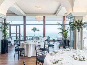 Reštaurácia alebo iné gastronomické zariadenie v ubytovaní Mercure Monte Igueldo