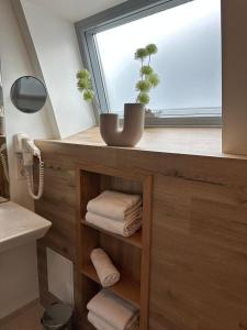 Gambar di galeri bagi Appartment Seeblick 4 1OG Grundbelegung 4 Pers di Elsterheide +14 gambar