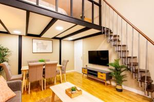 Telewizja i/lub zestaw kina domowego w obiekcie Tirso Loft en Madrid