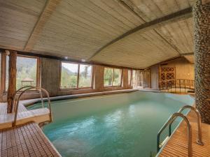Bazén v ubytování Pahalgam Hotel nebo v jeho okolí