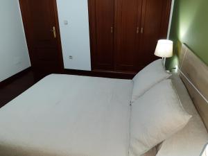 Posteľ alebo postele v izbe v ubytovaní 1ª LÍNEA DE PLAYA, VISTAS AL MAR Y MUY CÉNTRICO.