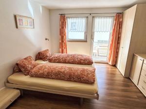 Postel nebo postele na pokoji v ubytování Apartment Alpenstern Aelpi by Interhome