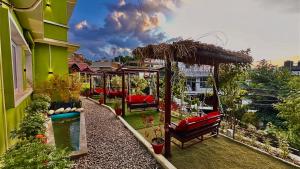 Vườn quanh fireflies retreat home- Yoga, Sound Healing & Coworking Stay in Kathamndu