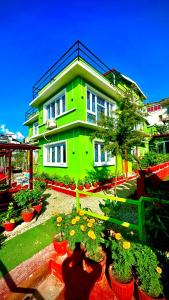 Vườn quanh fireflies retreat home- Yoga, Sound Healing & Coworking Stay in Kathamndu +33 ảnh