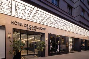 a hotel decadence store front with a skylight at Hôtel De Castiglione in Paris