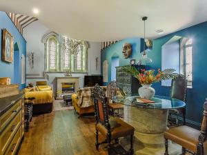 Un lugar para sentarse en St Edmunds Church