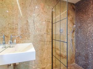 Un baño de St Edmunds Church 35 fotos más