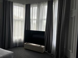 Μια τηλεόραση ή/και κέντρο ψυχαγωγίας στο Hotel Baba +10 φωτογραφίες