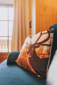 Llit o llits en una habitació de Hotel Gasthof Mitteregger - BEST PLACE in town with summercard included