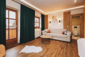 Posezení v ubytování Hotel Gasthof Mitteregger - Beste Lage in Kaprun