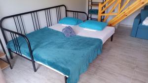 Postel nebo postele na pokoji v ubytování Xristos apartment and maisonettes