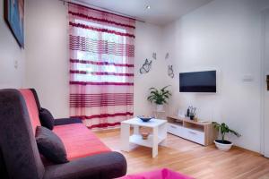 TV a/nebo společenská místnost v ubytování House Paradiso