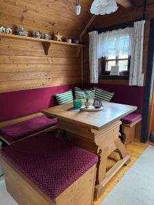 Posezení v ubytování Ferienhaus Fischerhütte Rassis Feriendorf Donnersbachwald + 28 fotografií