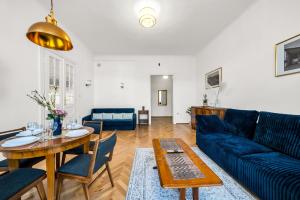 Posezení v ubytování Stara Praga Apartment - Top Location, Balcony - by Rentujemy + 27 fotografií