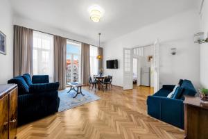 TV a/nebo společenská místnost v ubytování Stara Praga Apartment - Top Location, Balcony - by Rentujemy