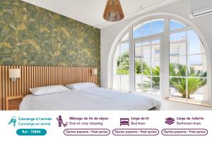 a bedroom with a bed and a large window at Vue mer - Séjour à deux pas de la plage in La Barre-de-Monts