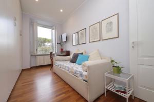 a living room with a couch and a window at YCH-Luminoso appartamento nel cuore di Testaccio in Rome