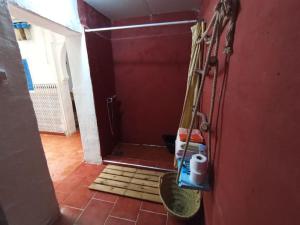 a bathroom with a red door with aiger at La maison des oiseaux in Tlemcen