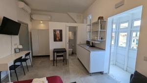 Kuchyň nebo kuchyňský kout v ubytování Casa Cospicua + 37 fotografií