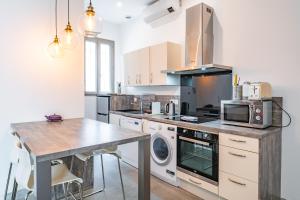 Kuchyň nebo kuchyňský kout v ubytování Magnifique Appartement avec climatisation en Hyper Centre de Bordeaux