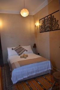 Postel nebo postele na pokoji v ubytování Riad Mogantique-Essaouira