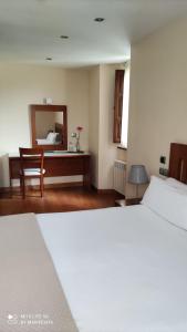 Postel nebo postele na pokoji v ubytování Hotel Villadesella