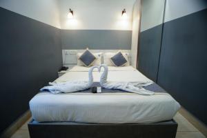 Postel nebo postele na pokoji v ubytování HOTEL RAAJ GRAND + 37 fotografií