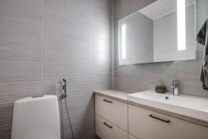 Koupelna v ubytování Villa Pulla a modern holiday home in Ruka + 17 fotografií