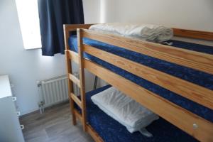 a couple of bunk beds in a room at Kustverhuur, Vakantiepark Fort Soleil 52 in Breskens