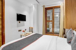 Postel nebo postele na pokoji v ubytování Super Capital O Hotel Moody Inn + 37 fotografií
